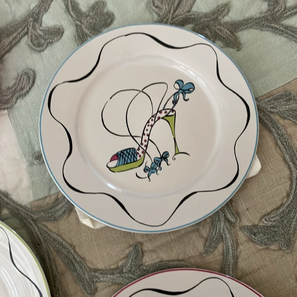 NIB Rosanna 4 salad plates in a box. Fun pattern with shoes - Picture 5 of 9